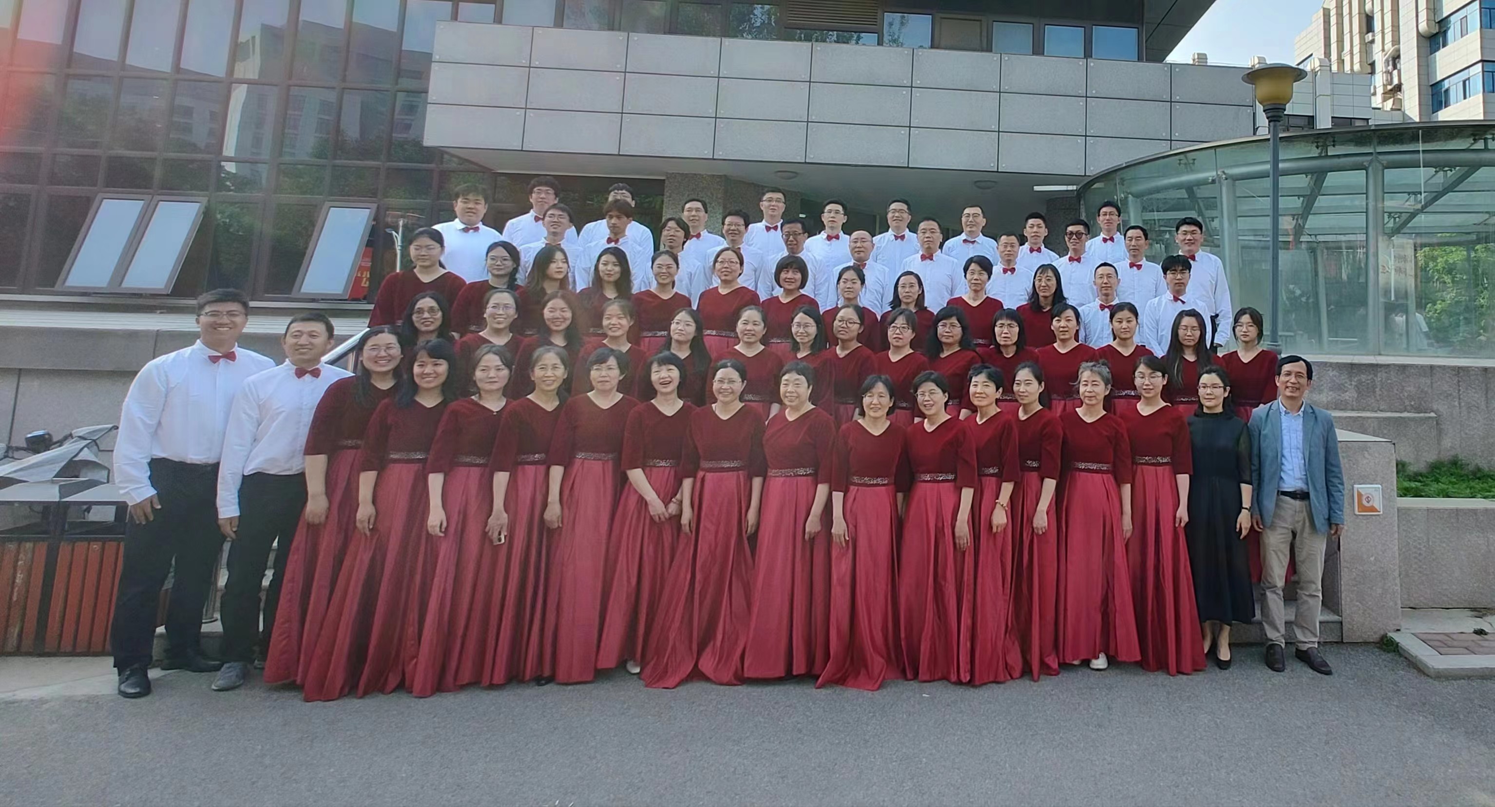 合唱集体照.jpg