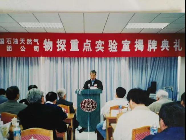 e5706f0d40a844c4be23a00c352d7f33.jpg e5706f0d40a844c4be23a00c352d7f33.jpg