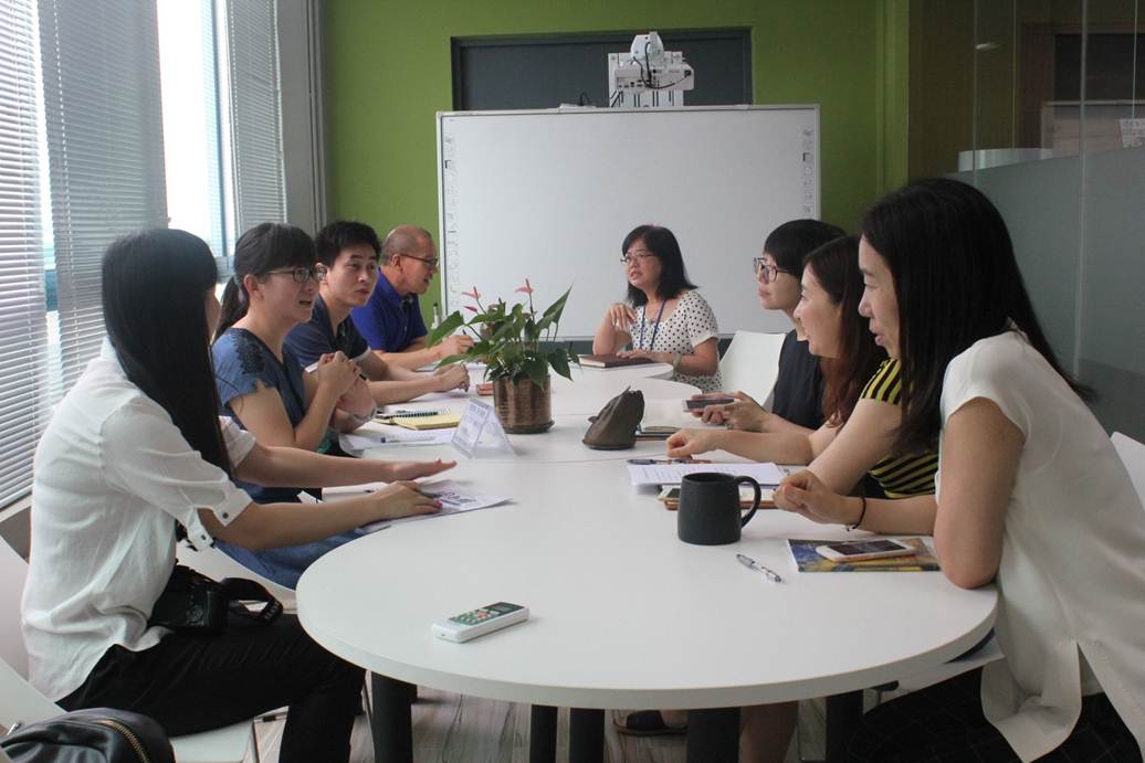 说明: F:\5.23 番顺中三校联盟图书馆服务与创新业务研讨会在太阳官网顺利召开\分小组讨论.jpg