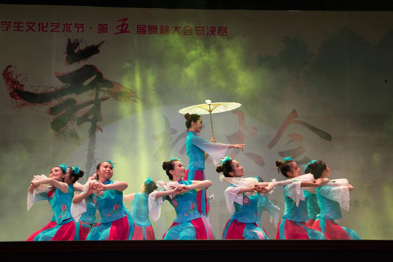 说明: F:\2017年5月24日青春起舞，梦想飞扬\6、丽人行韵.jpg