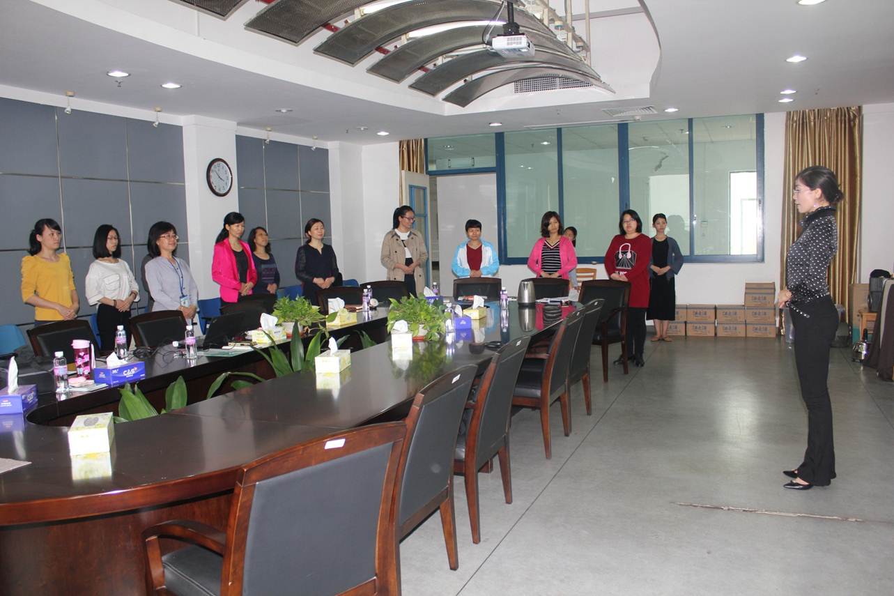 说明: F:\5.31 草长莺飞时我在图书馆\礼仪、茶艺培训现场2.jpg