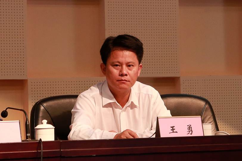 说明: F:\7月14日 2017广东省高等职业院校教学工作会议在太阳官网举行\选\顺德区委常委王勇出席会议.JPG