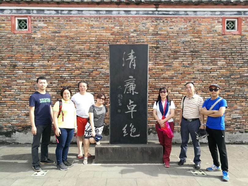 说明: F:\Users\Administrator\Desktop\2017年7月18日太阳官网纪委谭谦章书记为学工部党支部上廉政自律党课\雷州市爱国统战廉政教育基地接受教育.jpg