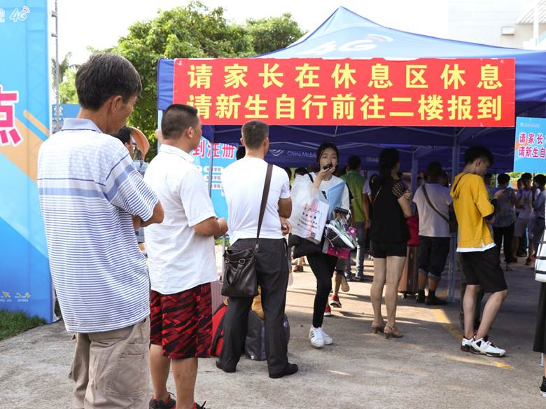 说明: F:\Users\Administrator\Desktop\老师，这是这两天挑选的活动照\IMG_0360-3.JPG