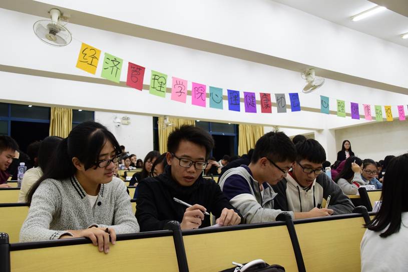 说明: F:\12月13日 经济管理学院“扬帆起航,探知心海”心理健康知识竞赛顺利举行\DSC_0090.JPG