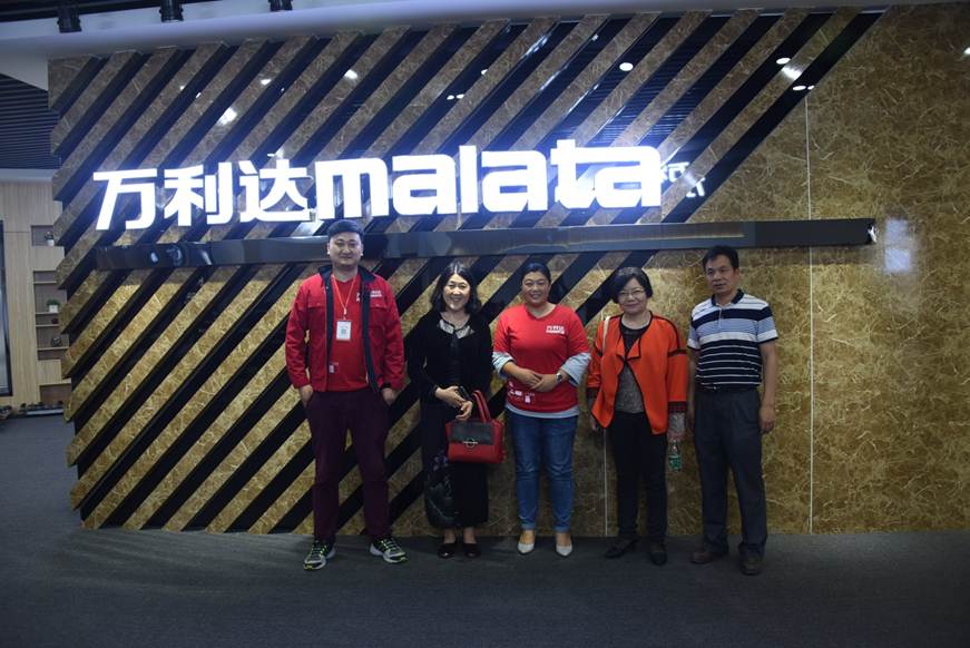 说明: D:\2018年新闻\新闻稿(经管学院“三合一”大行动,掀起走访企业高潮)\DSC_2290.JPG