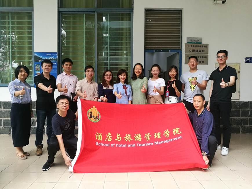 说明: D:\2018年新闻\4月26日 广东水利电力职业技术学院市政工程系学工队伍赴酒店与旅游管理学院交流\2 全体合影.jpg