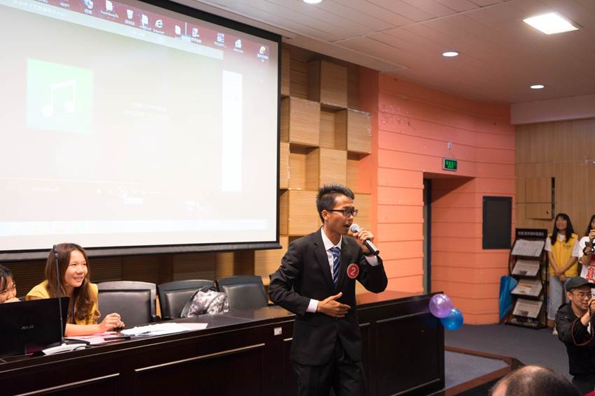 说明: D:\2018年新闻\2018年4月26日+点亮灯塔 青春启航——太阳官网第十八届大学生文化艺术节之超级演说家第四季决赛圆满落幕\选手风采.jpg