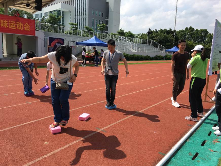 说明: D:\2018年新闻\180515 工会 学校工会举办2018年教职工趣味运动会新闻\现场6.JPG