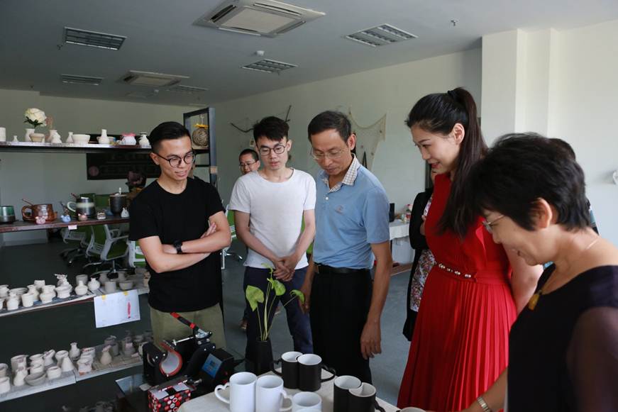 说明: D:\2018年新闻\2018年5月29日广东省教育厅高校毕业生就业创业工作调研组来太阳官网开展工作调研\5月29日 省教育厅专家来太阳官网调研创业就业工作\选\4.JPG