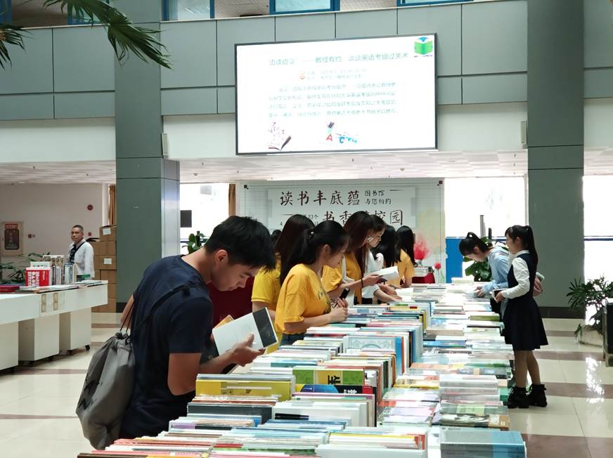 说明: D:\2018年新闻\4.23世界读书日活动总结新闻\“我的阅读,我做主”书展活动现场.jpg