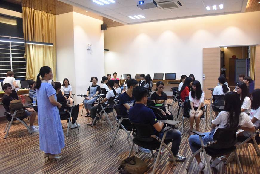 说明: D:\2018年新闻\20180613 新闻稿（经管学院心理健康活动）\DSC_2588.JPG