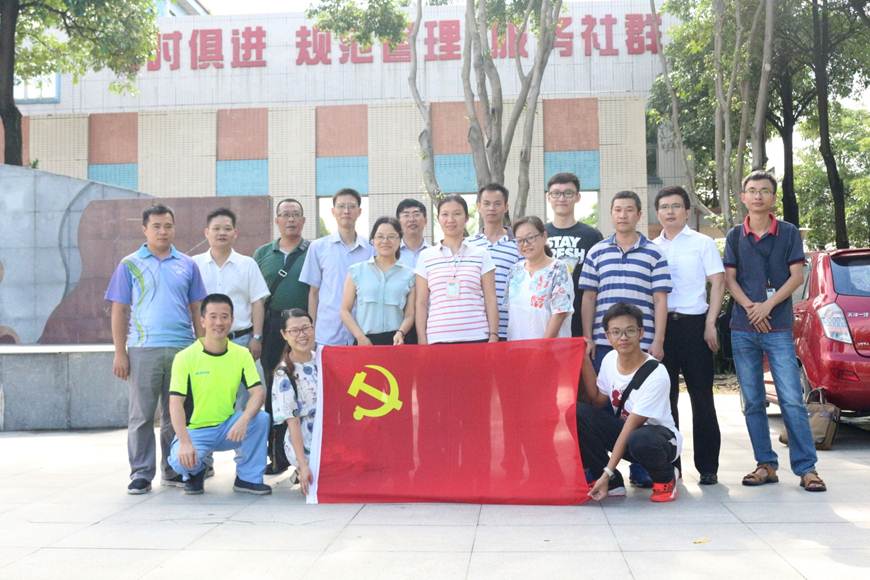 说明: D:\2018年新闻\2018年7月9日情系逢沙，温暖传递\1.党员合照.JPG