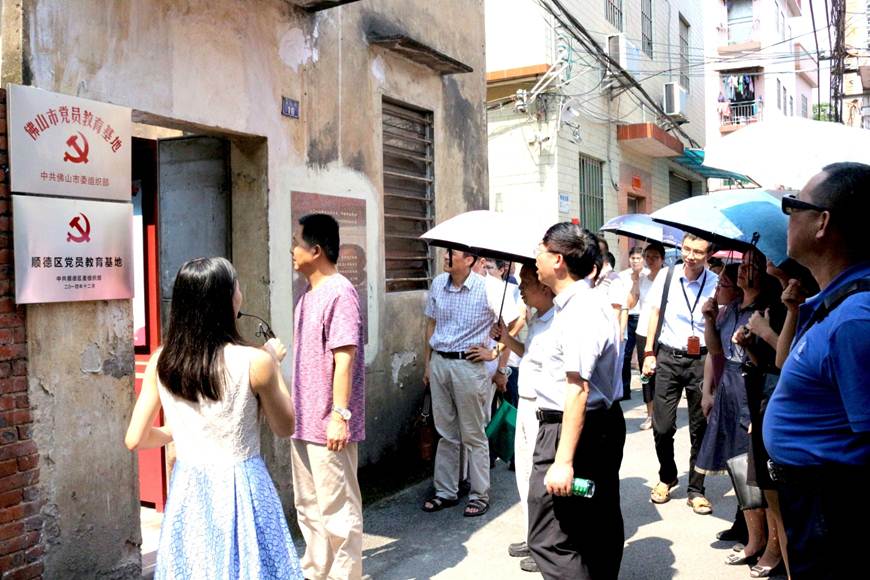 说明: D:\2018年新闻\2018年7月11日机电工程学院党总支举行“庆祝建党97周年”主题党日活动\2、参观黄龙党建基地.JPG