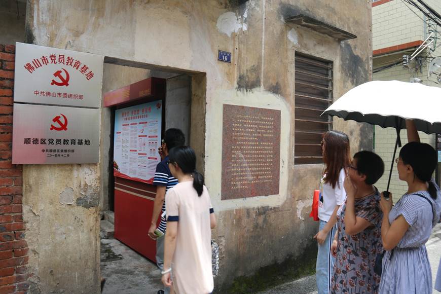 说明: D:\2018年新闻\2018年7月13日+外语学院党总支开展“加强党建，永葆先进”主题党日活动\学院党总支部主题党日活动（2018.7.12） (27)_爱奇艺.jpg