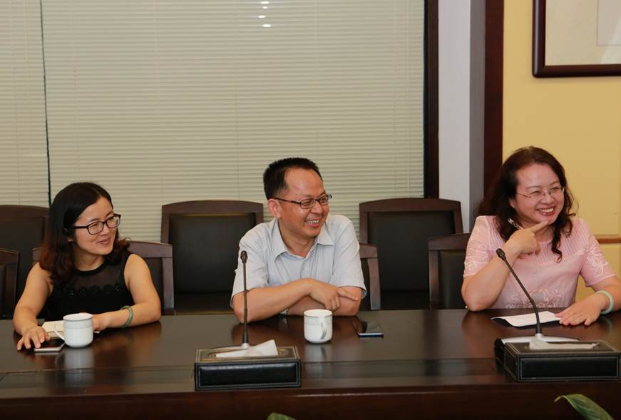 说明: D:\2018年新闻\9月6日 教师节座谈\选\9R4A2821.JPG