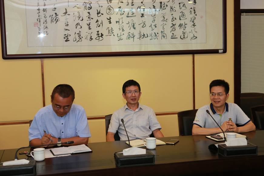 说明: D:\2018年新闻\9月6日 教师节座谈\选\9R4A2825.JPG