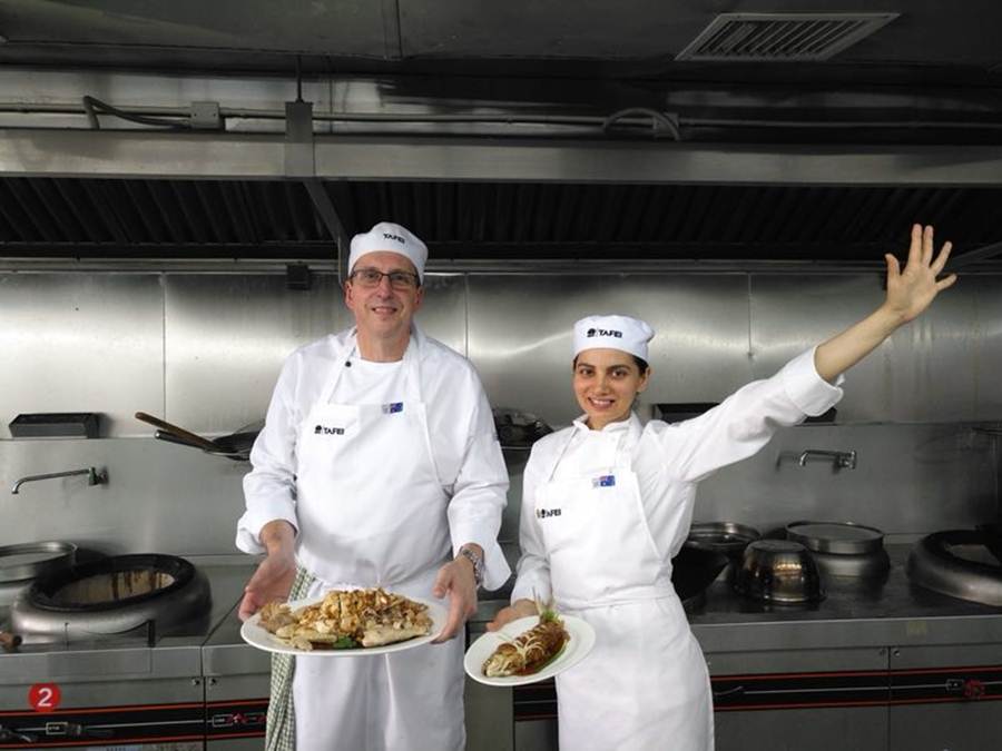 说明: D:\2018年新闻\9月11日 澳大利亚TAFE北悉尼学院学生交流团来访太阳官网\实训课程成果展示.jpg