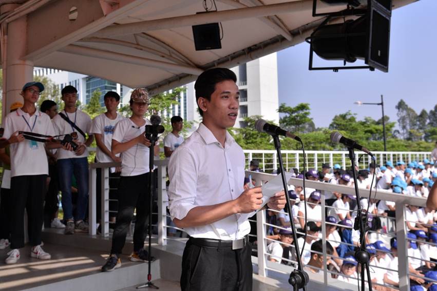 说明: D:\2018年新闻\9月29日 开学典礼暨军训总结大会\王亮\选\DSC_5792.JPG