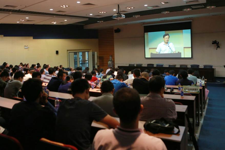 说明: D:\2018年新闻\10月15日中层干部换届动员\选\6 (2).JPG