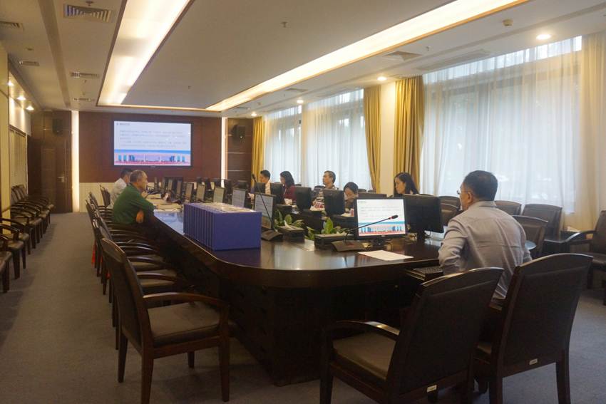 说明: D:\2018年新闻\10月19日 省民政厅社会组织管理局到太阳官网检查工作\10.19新闻图片\DSC08654.JPG