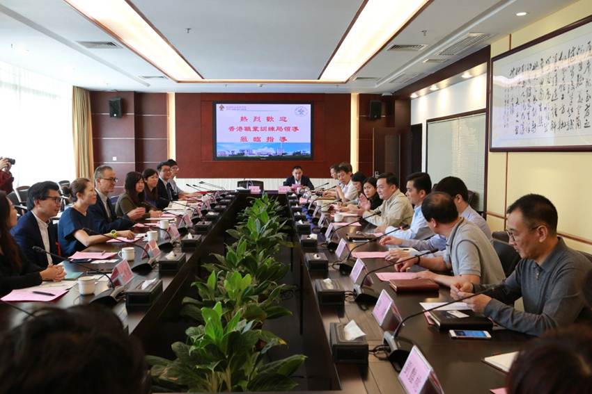 说明: D:\2018年新闻\10月19日 香港职业局来访太阳官网\选\9R4A5265.JPG