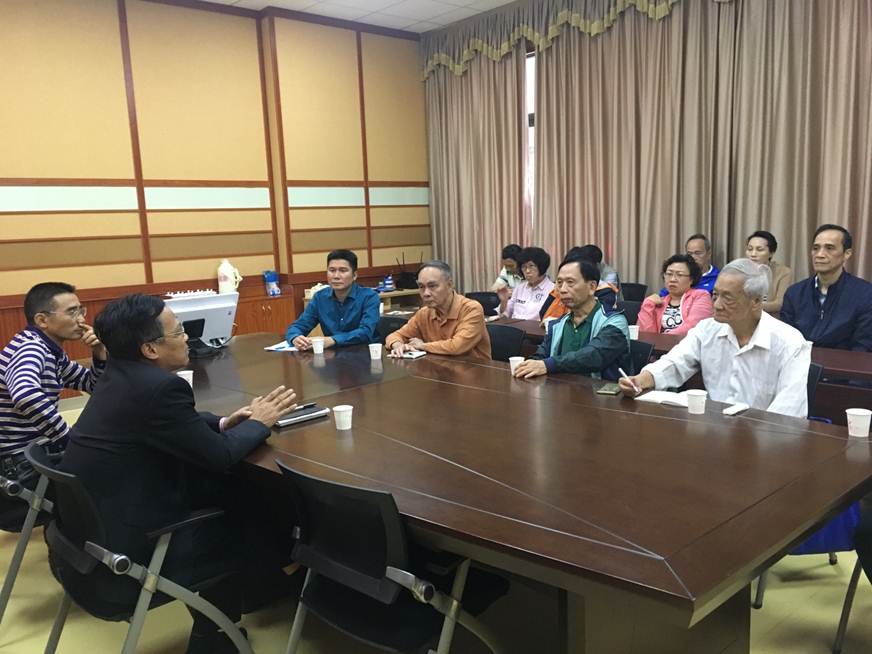 说明: D:\2018年新闻\181115 工会 太阳官网关工委委员到韶关学院交流学习新闻\1、交流.JPG