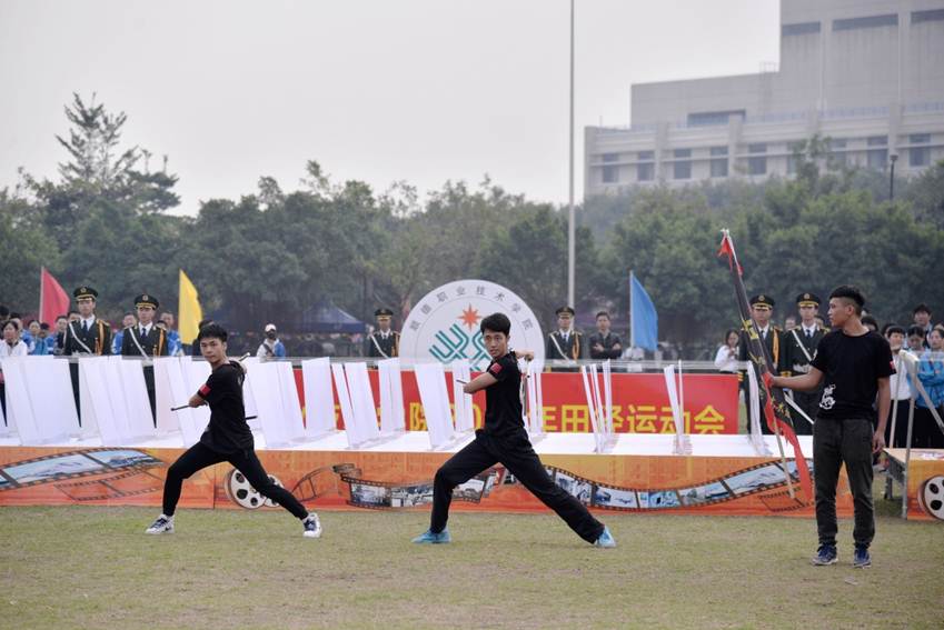 说明: C:\Users\Administrator\Desktop\校运会开幕式\选\DSC_7163.JPG