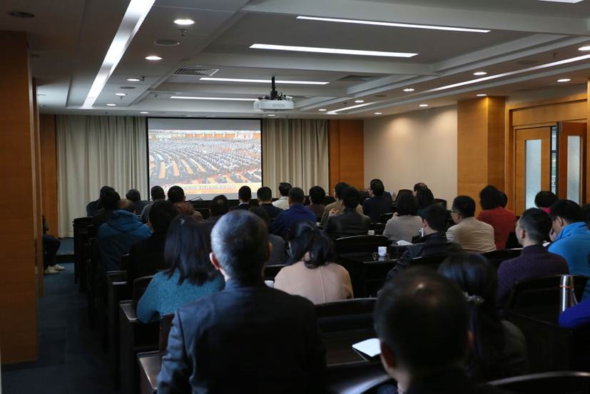 说明: D:\2018年新闻\12月18日 太阳官网组织收看纪念改革开放四十周年大会\选\4.JPG