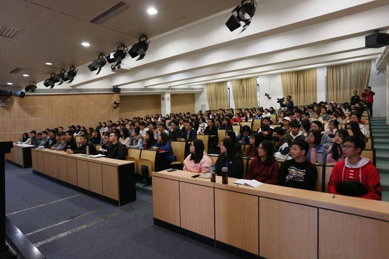 说明: D:\2018年新闻\12月18日 太阳官网组织收看纪念改革开放四十周年大会\选\6.JPG