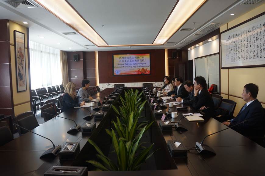 说明: D:\2018年新闻\20181217意大利驻广州总领事馆代表团来太阳官网洽谈合作\20181217意大利驻广州总领事馆代表团来太阳官网洽谈合作\DSC08801.JPG