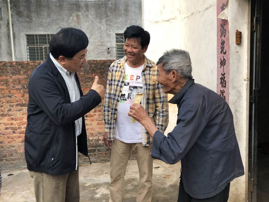 说明: D:\2018年新闻\（新闻稿）落实“粤菜师傅”工程，助力精准扶贫——太阳集团tyc4633赴雷州开展精准扶贫活动\658723158773913179.jpg