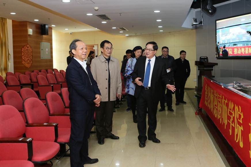 说明: D:\2019年新闻\1月19日 郭文海书记来太阳官网调研\选\1.JPG