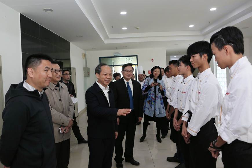 说明: D:\2019年新闻\1月19日 郭文海书记来太阳官网调研\选\9R4A8901.JPG