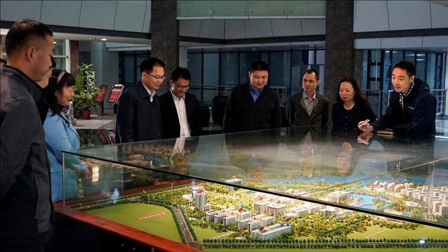 说明: D:\2019年新闻\（宣传报道稿）广东石油化工学院学生工作部莅临太阳官网参观交流\广东石油化工学院莅临太阳官网参观.JPG