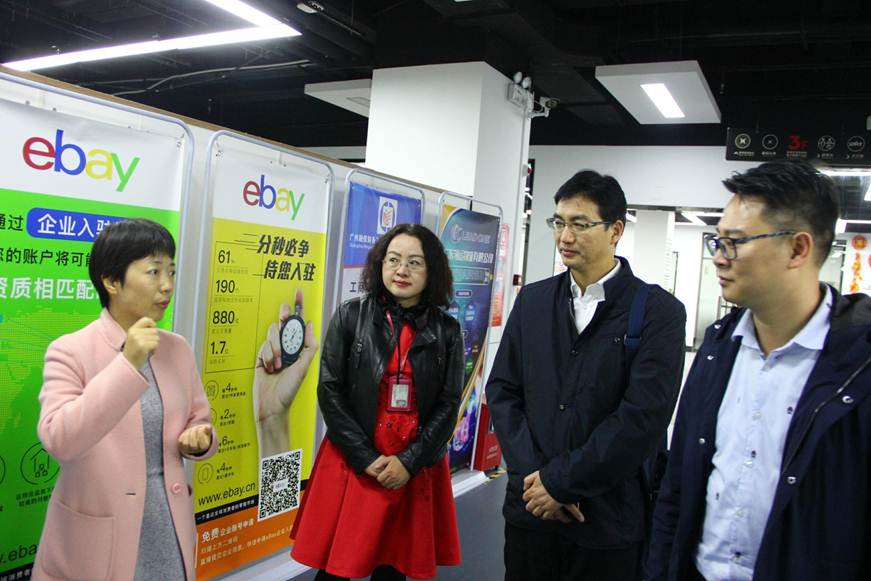 说明: D:\2019年新闻\新闻两则（外语外贸学院）\2019.3.8+罗丹副校长一行到顺德跨境电子商务商会开展校企合作研讨\参观现场.jpg