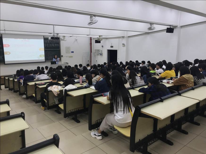 说明: D:\2019年新闻\3月18日 商学院“友爱、互助、成长”朋辈心理辅导员培训会\活动现场1.jpg