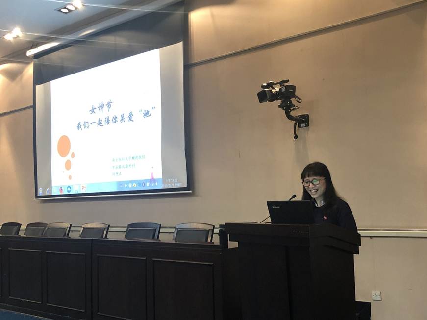说明: D:\2019年新闻\3月27日 工会 学校开展“三八”节关爱女性健康知识讲座\2、讲座现场.jpg