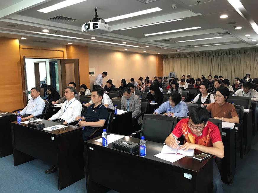 说明: F:\Users\Administrator\Desktop\Re_ 太阳官网行政二党总支召开换届选举党员大会-投学院要闻\会议现场.jpg