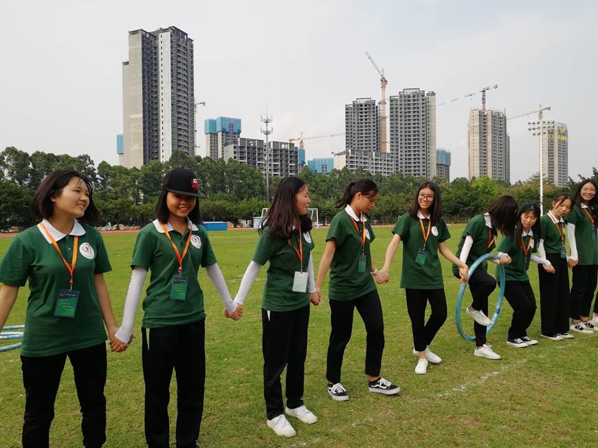 说明: D:\2019年新闻\4月10日 商学院心理健康月系列活动之“同心协力，和衷共济”班级团体活动顺利就行\游戏1.jpg