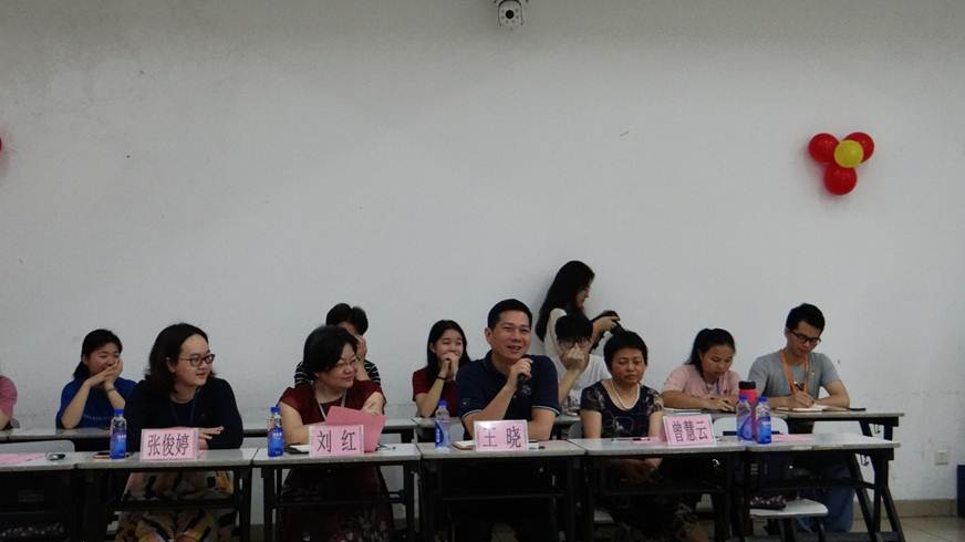 说明: D:\2019年新闻\4月11日 商学院举办团支部联系日活动\03 互动.JPG