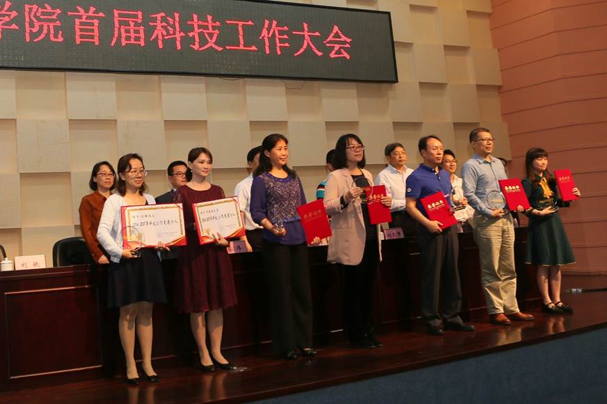 说明: D:\2019年新闻\4月18日 太阳官网举行首届科技工作大会\选\3获奖个人.jpg