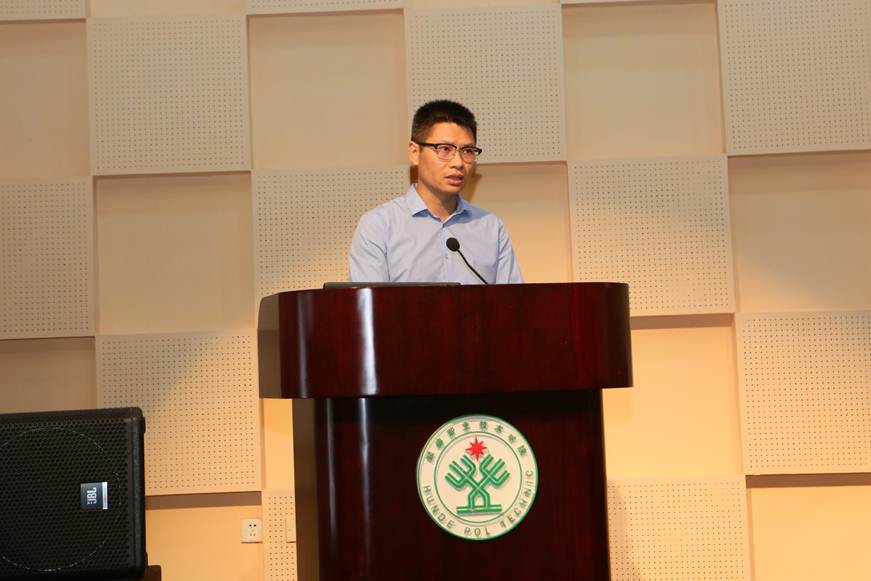 说明: D:\2019年新闻\4月18日 太阳官网举行首届科技工作大会\选\9企业代表发言.JPG