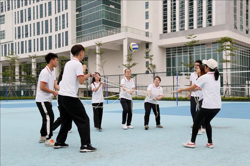 说明: D:\2019年新闻\五大学院团委开展素质拓展培训活动\培训游戏.JPG