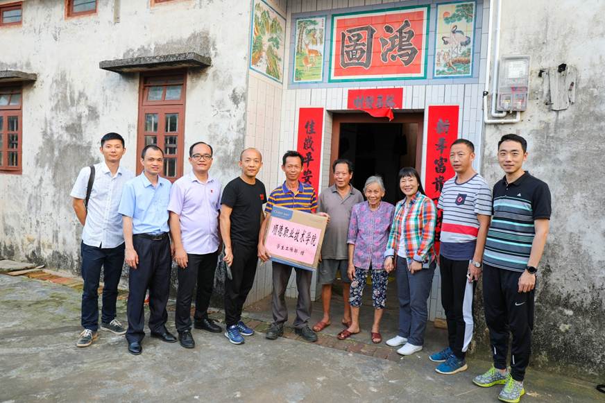 说明: D:\2019年新闻\20190512 “和母亲坐一坐”——学工部开展家庭经济困难学生走访\相片\微信图片_20190512171210.jpg