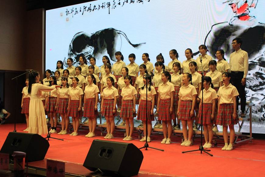 说明: D:\2019年新闻\人文学院举办纪念“五四”运动100周年歌咏比赛\活动现场.JPG