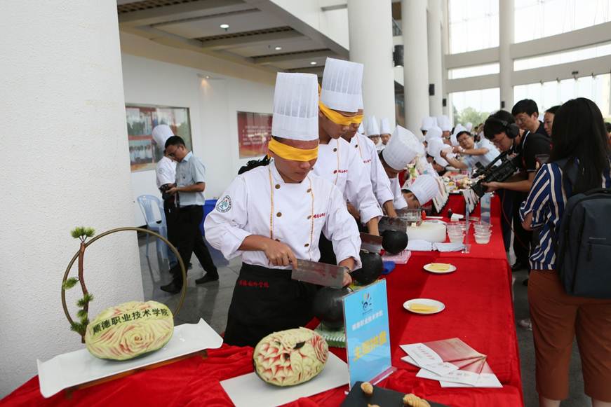 说明: D:\2019年新闻\5月19日 广东职业教育活动周启动仪式\新建文件夹\顺职院展位\9R4A9969.JPG