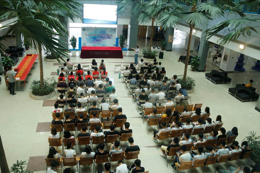 说明: D:\2019年新闻\图书馆与智能制造学院成功举办 “天鹅湖读书会”启动仪式暨传统文化讲座活动\刘金玉老师做传统文化讲座.JPG