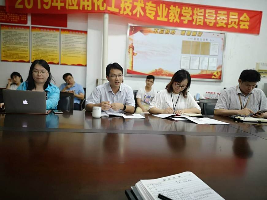 说明: D:\2019年新闻\轻化学院组织开展“纪念五四运动100周年”等主题学习活动\1.jpg