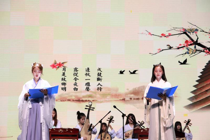 说明: D:\2019年新闻\6月27日 艺术节闭幕式\微信图片_20190628172343.jpg